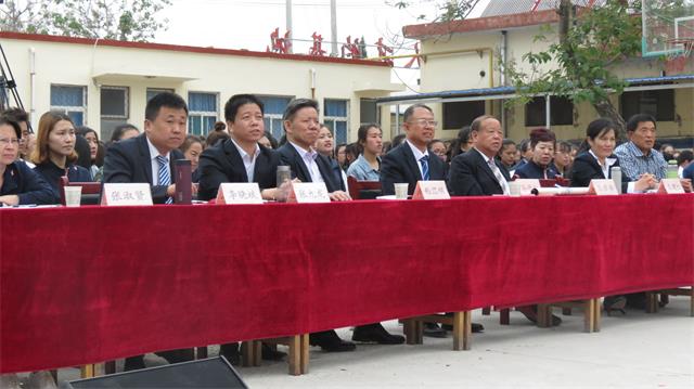 小儿推拿学校领导出席舞蹈大赛