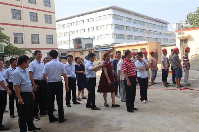 山西省河东中医少儿推拿学校在建宿舍楼封顶仪式现场