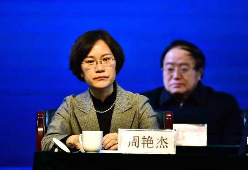 中华中医药学会师承继教部部长周艳杰主持开幕式