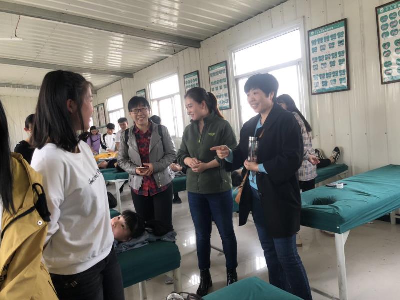 贵宾参访河东少儿推拿学校学生实习实训中心