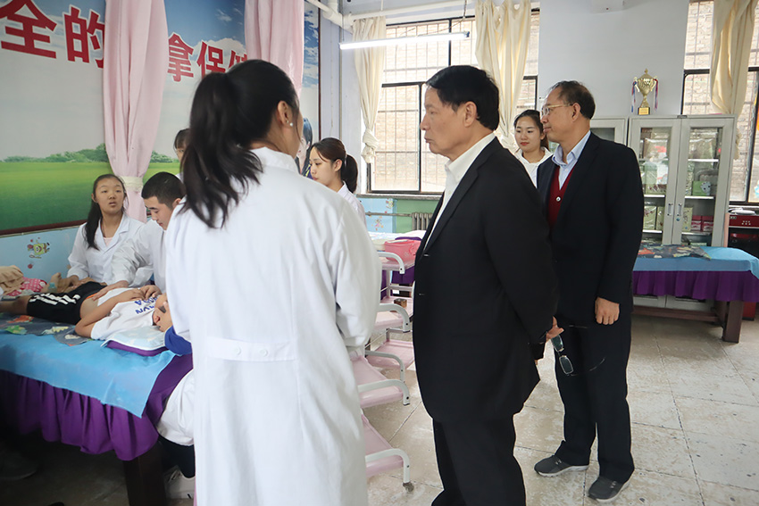陈珞珈参观
