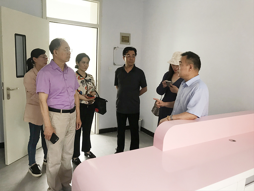 黄甡教授参观指导