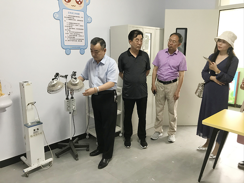 黄甡教授参观指导
