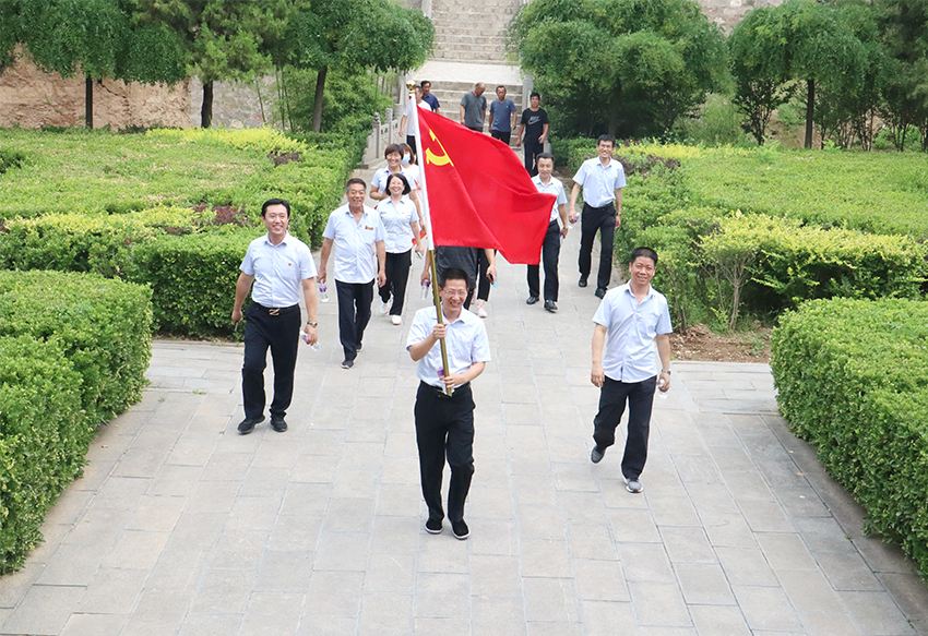 瞻仰革命遗址 践行初心使命