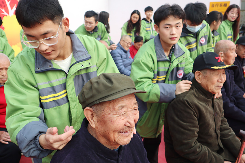 关爱老人·我要出彩—职教活动周之走进光荣院