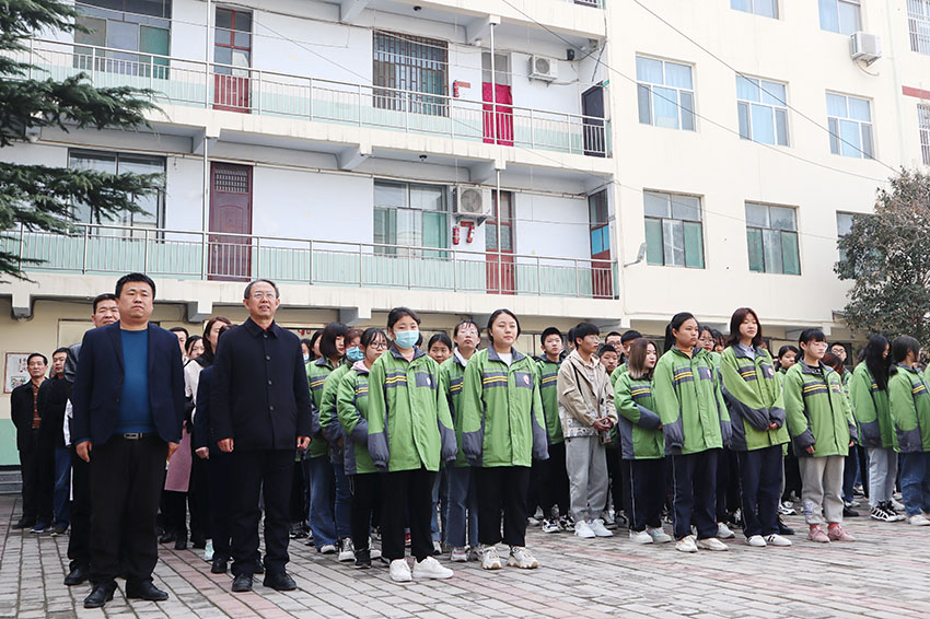 学习雷锋精神 共建和谐校园——红色教育代代传