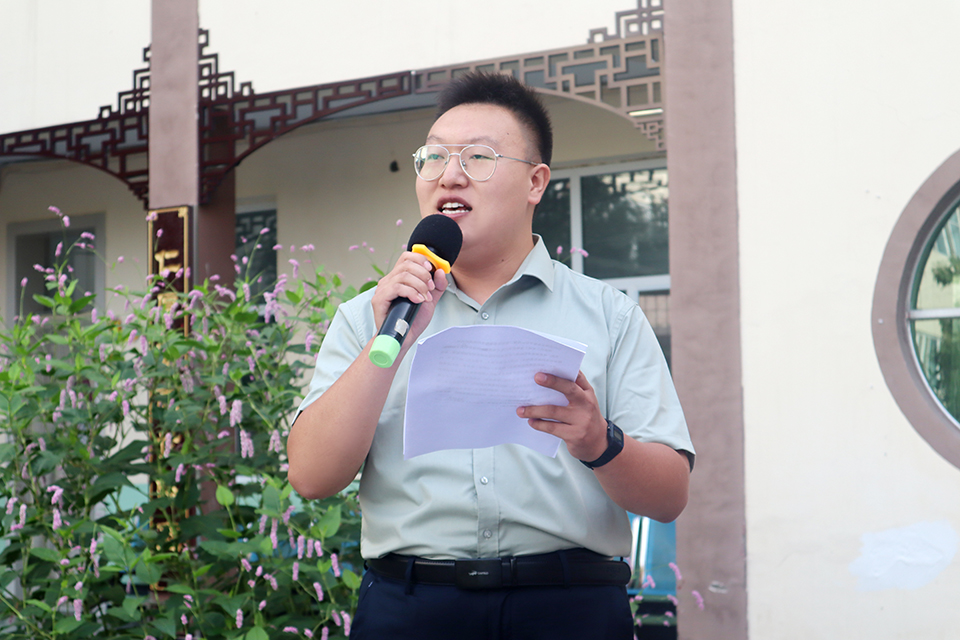 我校隆重举行2021级新生开学典礼