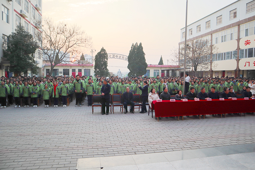 我校举行纪念“一二·九”运动暨入团仪式活动