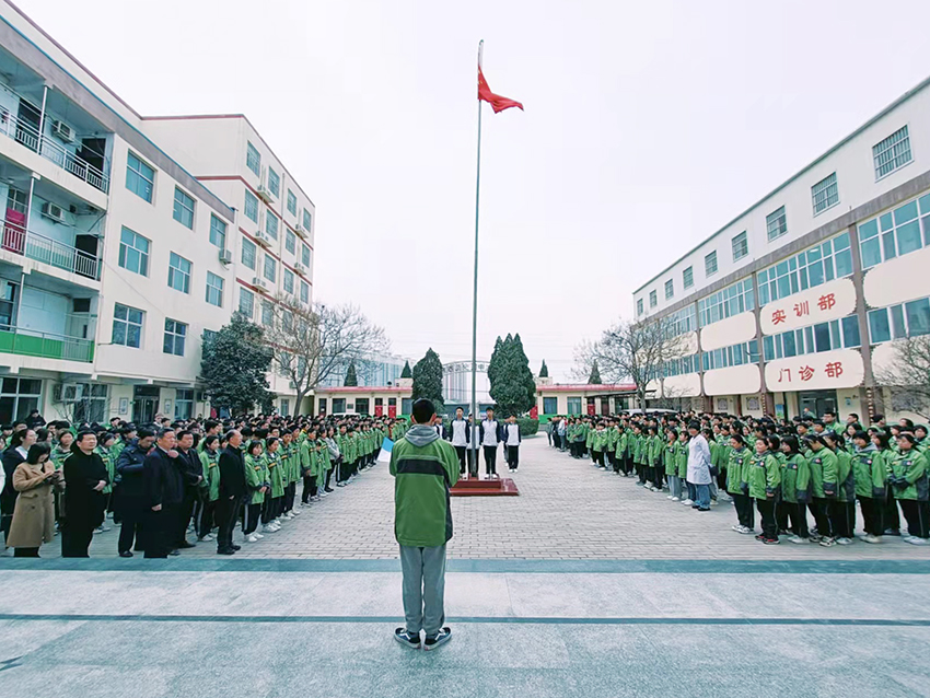 传承雷锋精神 奉献青春力量 | 我校举行学雷锋主题升旗仪式